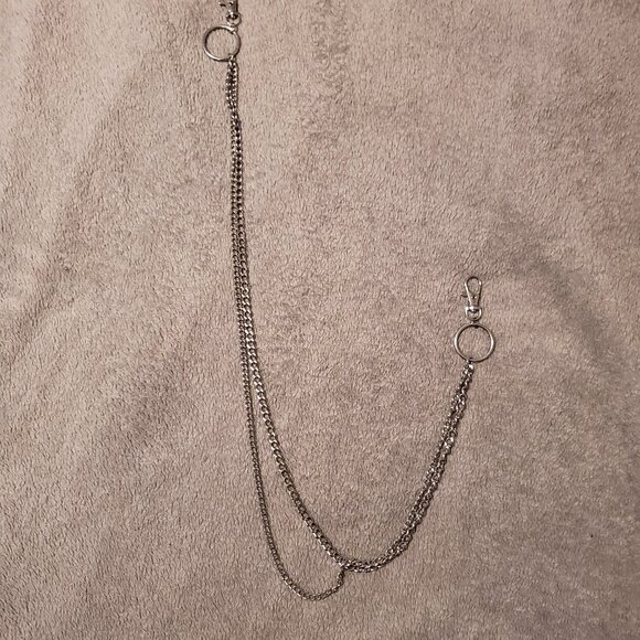 Black O-Ring Chain Pleated Skirt - Picture 7 of 10